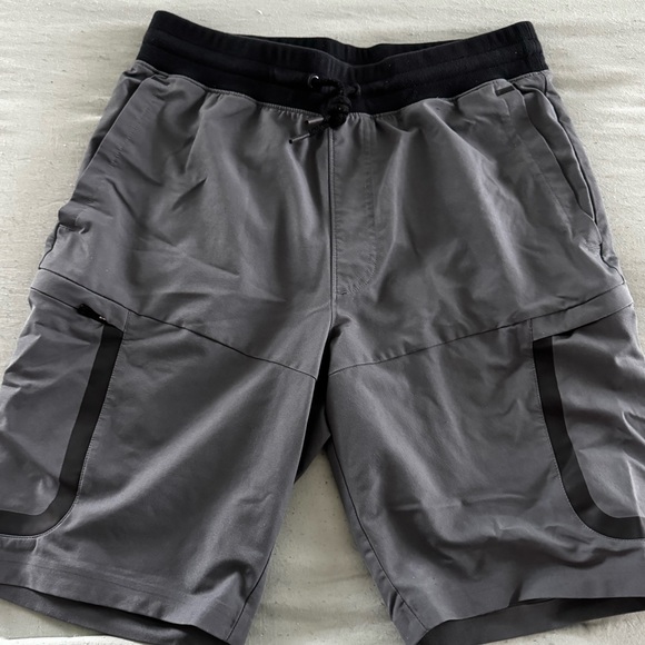 Under Armour Gym Shorts - Picture 2 of 6